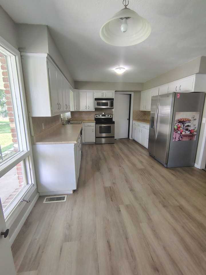 1725 N Phillips Rd - Photo 3 of 4