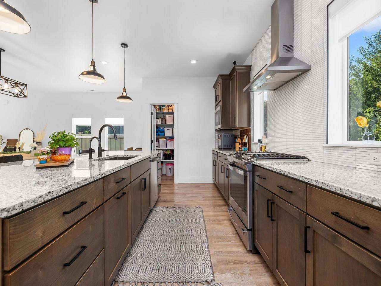 584 Wn - Photo 2 of 20