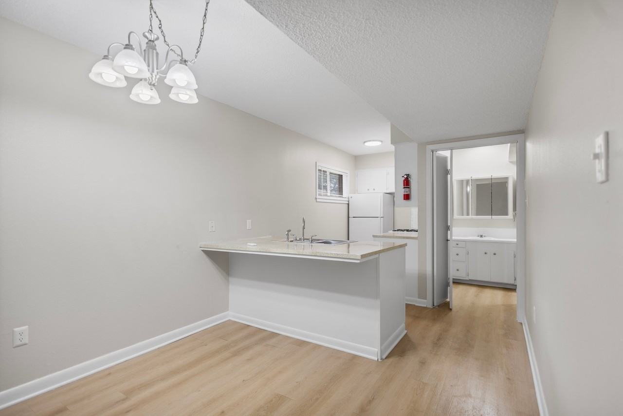 901 Raguet St #7 - Photo 3 of 12