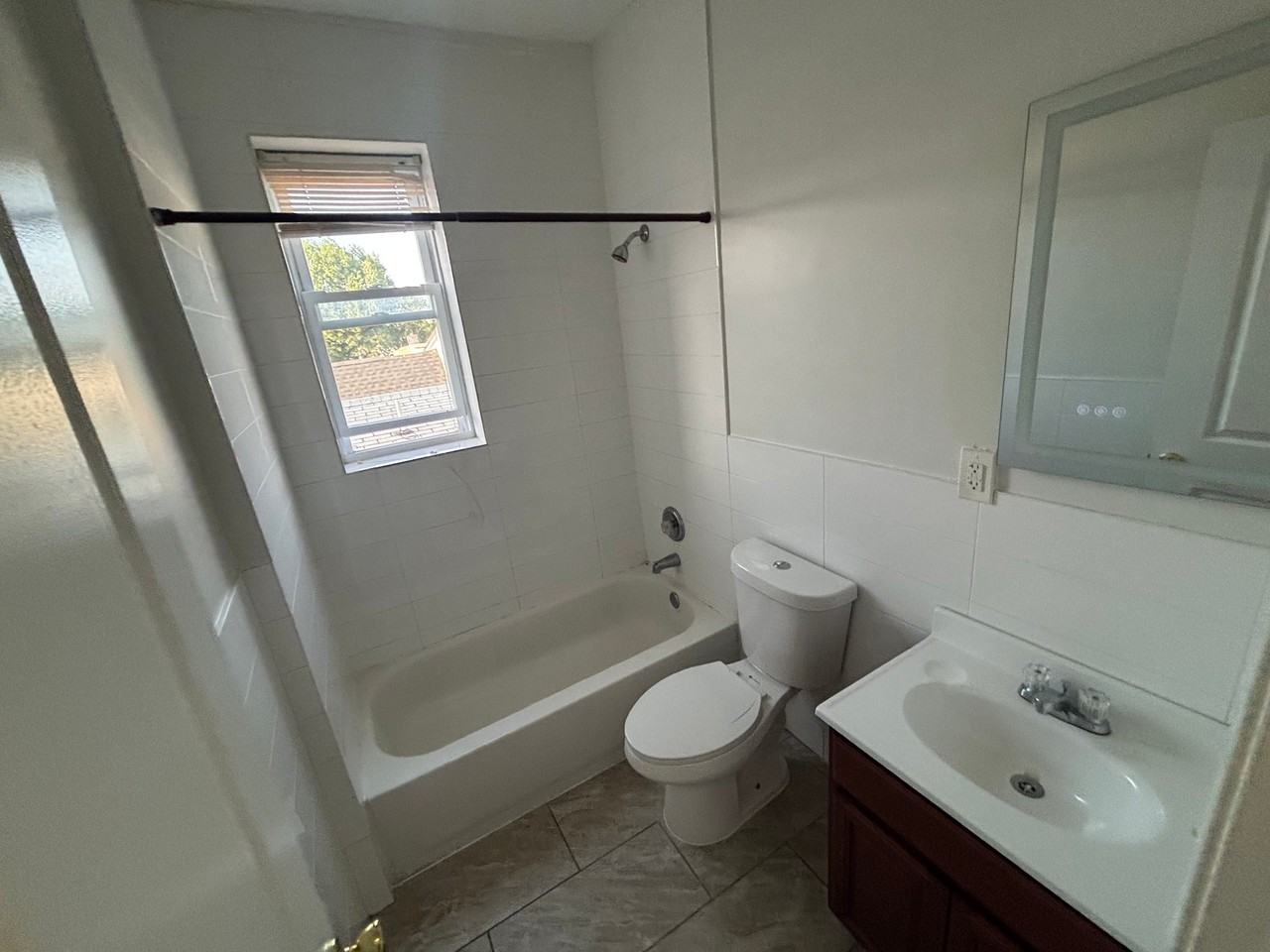 162 Bergen Ave - Photo 2 of 4