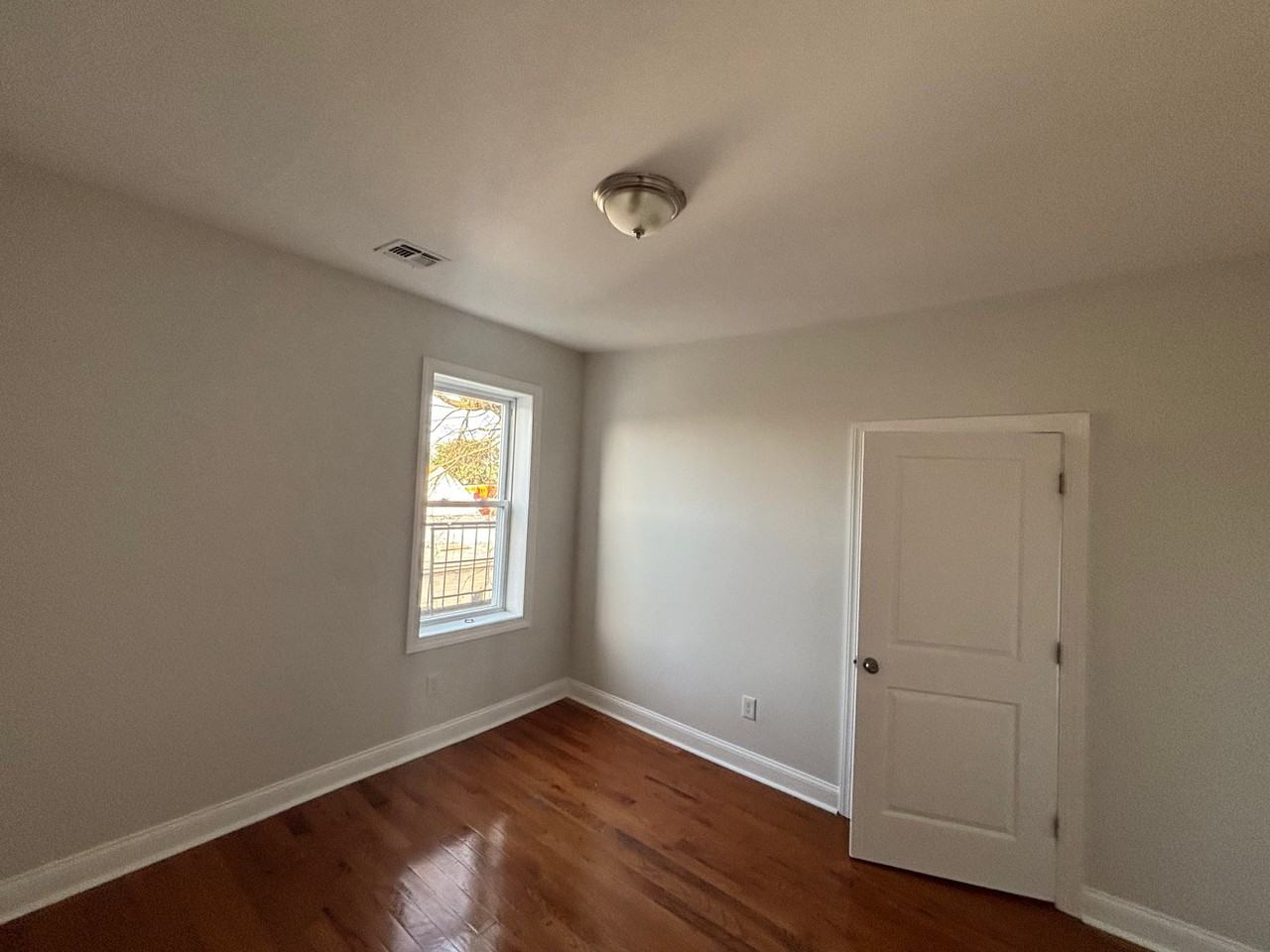 162 Bergen Ave - Photo 4 of 4