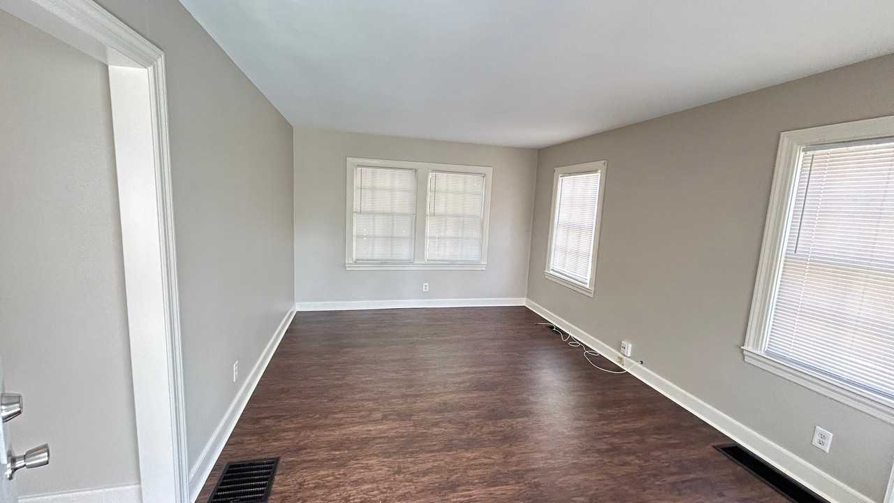 3004 Spencer Ave - Photo 2 of 9
