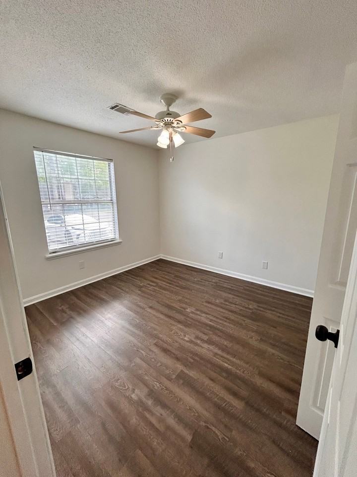 318 Somerset Dr - Photo 7 of 15