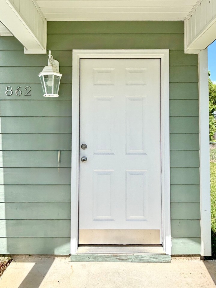 862 West St - Photo 2 of 19