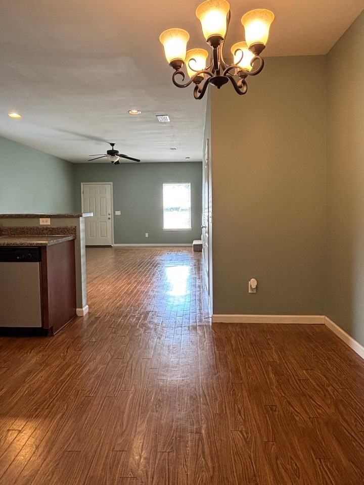 862 West St - Photo 4 of 19