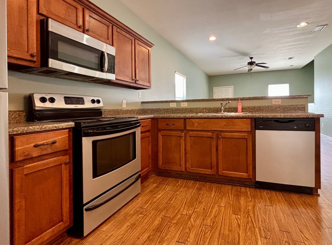 862 West St - Photo 7 of 19