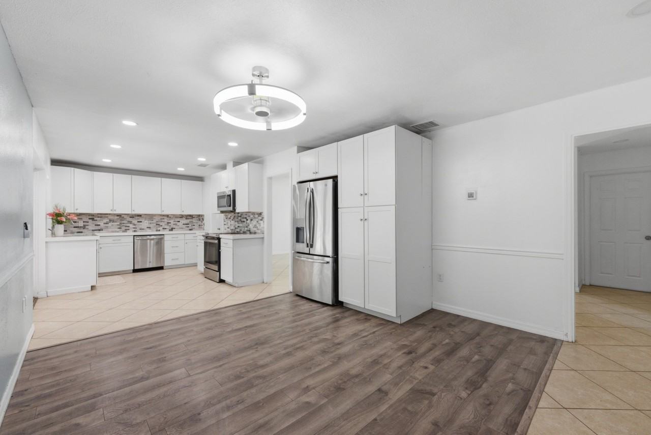 4404 Meadow Creek Cir - Photo 4 of 20