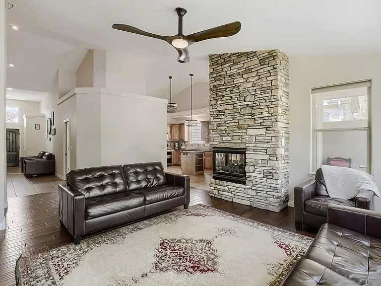 1979 Vista Dr - Photo 6 of 20