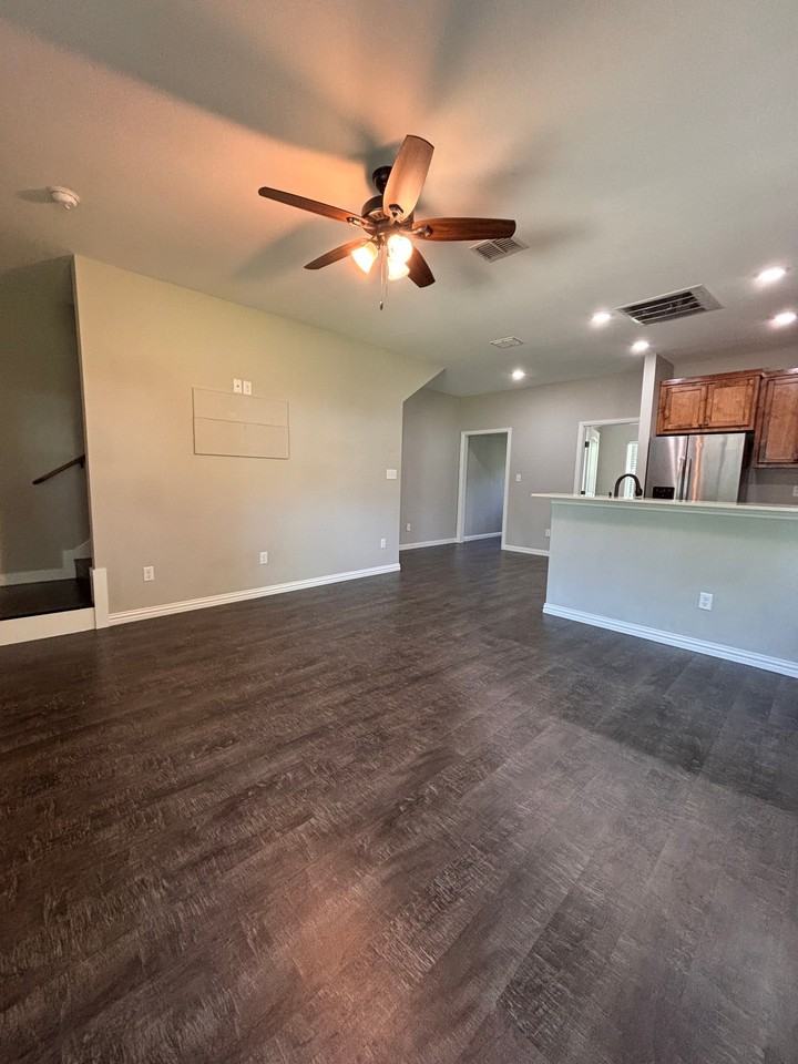 1136 W Shirley St #102 - Photo 3 of 15