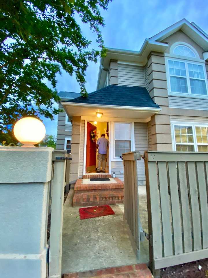 1110 Queens Xing - Photo 2 of 28
