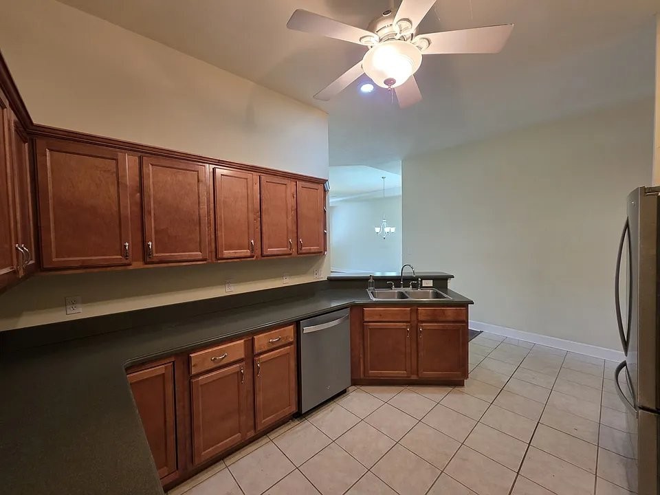 5531 Hampton Woods Way - Photo 3 of 20