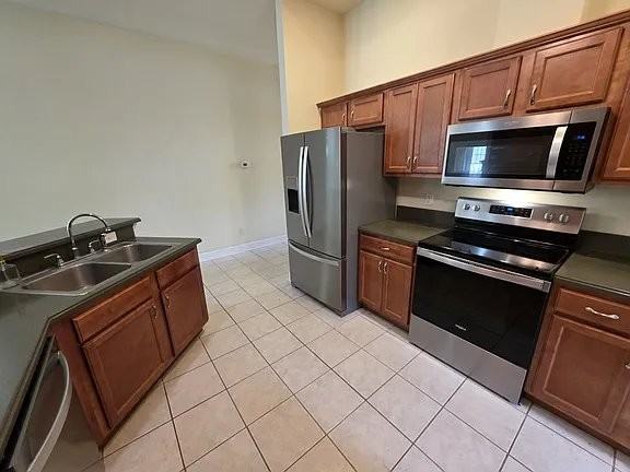 5531 Hampton Woods Way - Photo 4 of 20