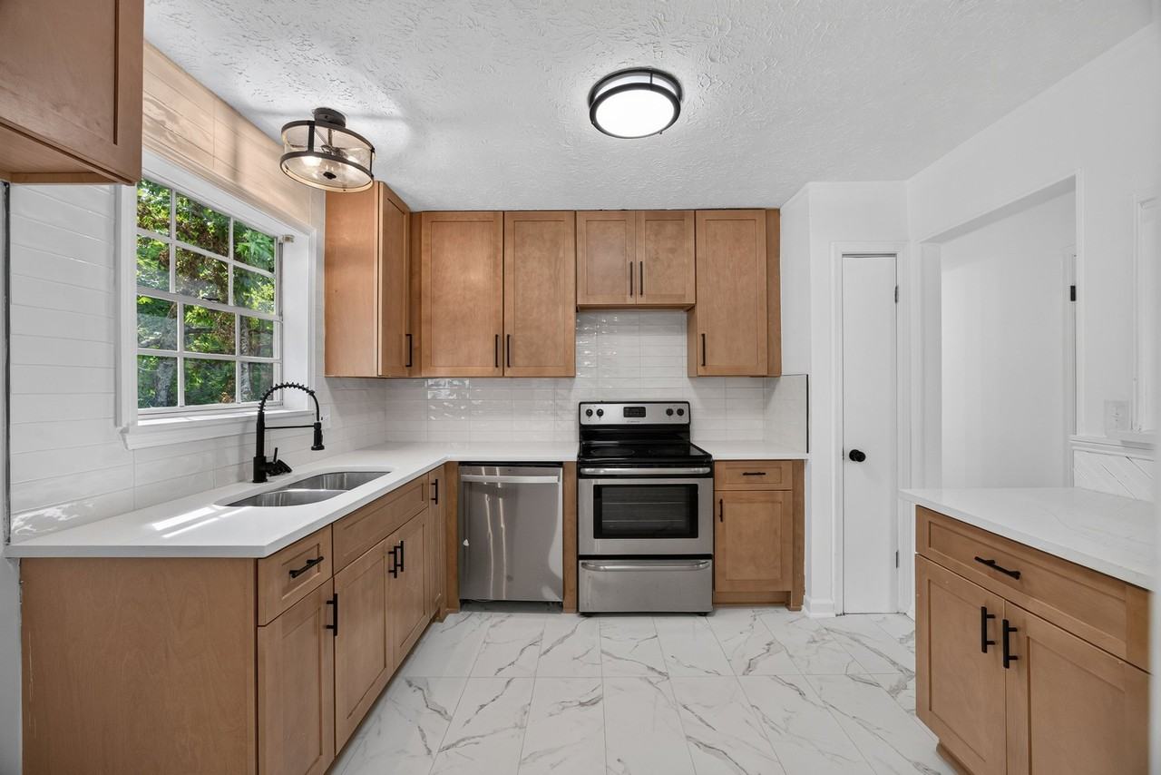 9175 Settlers Grove Rd Ne - Photo 6 of 20
