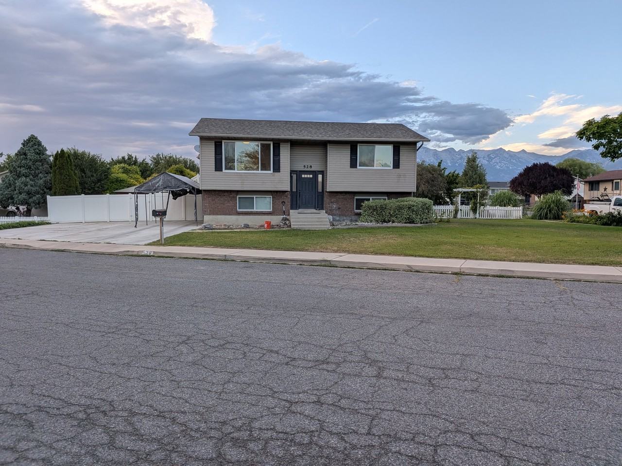 528 Hindley Dr - Photo 2 of 14