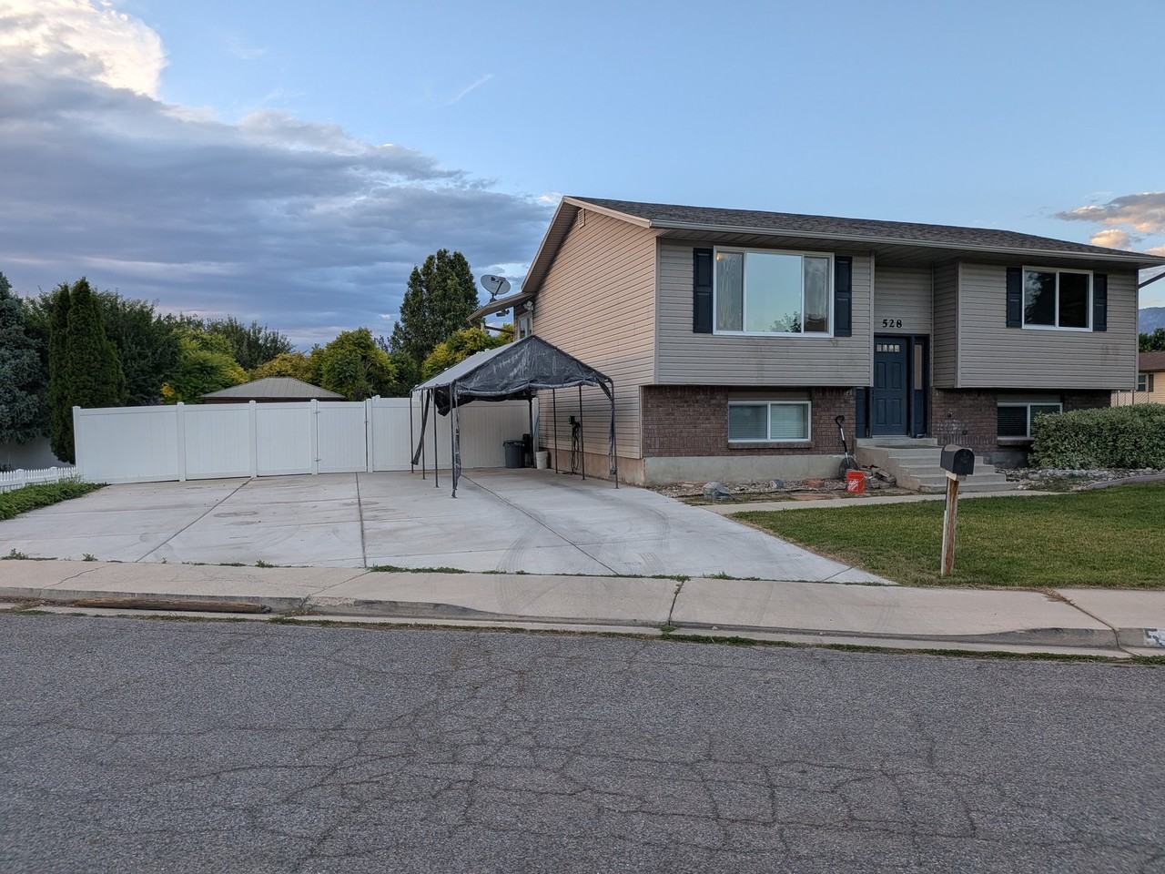 528 Hindley Dr - Photo 3 of 14