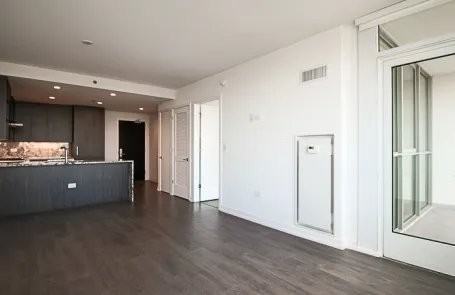 737 N Hudson Ave - Photo 2 of 20