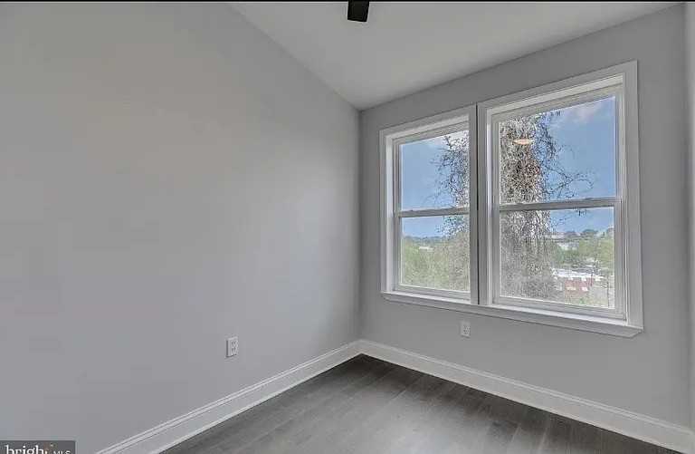 5520 B St Se - Photo 7 of 12