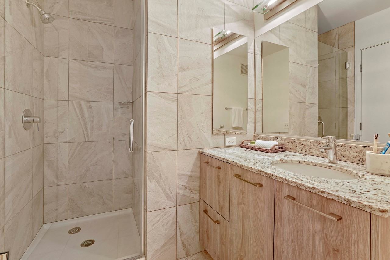 241 E Illinois St - Photo 5 of 15