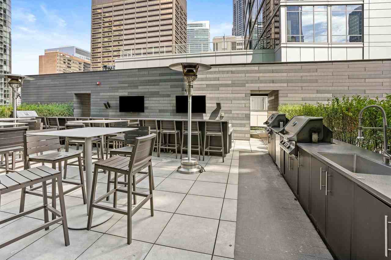 241 E Illinois St - Photo 7 of 15