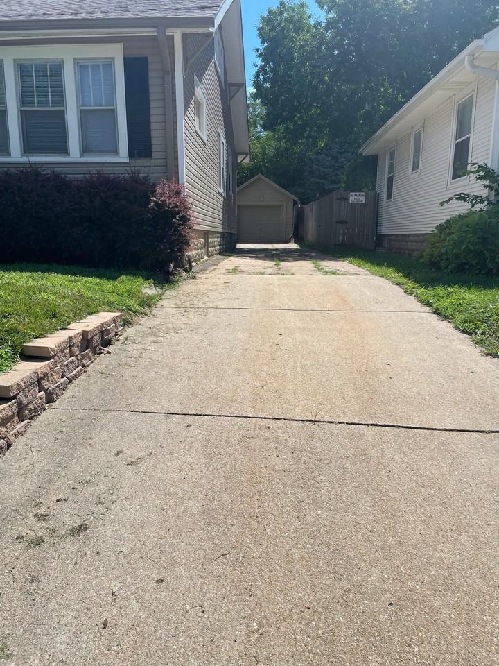 3603 Northwest Dr - Photo 2 of 18