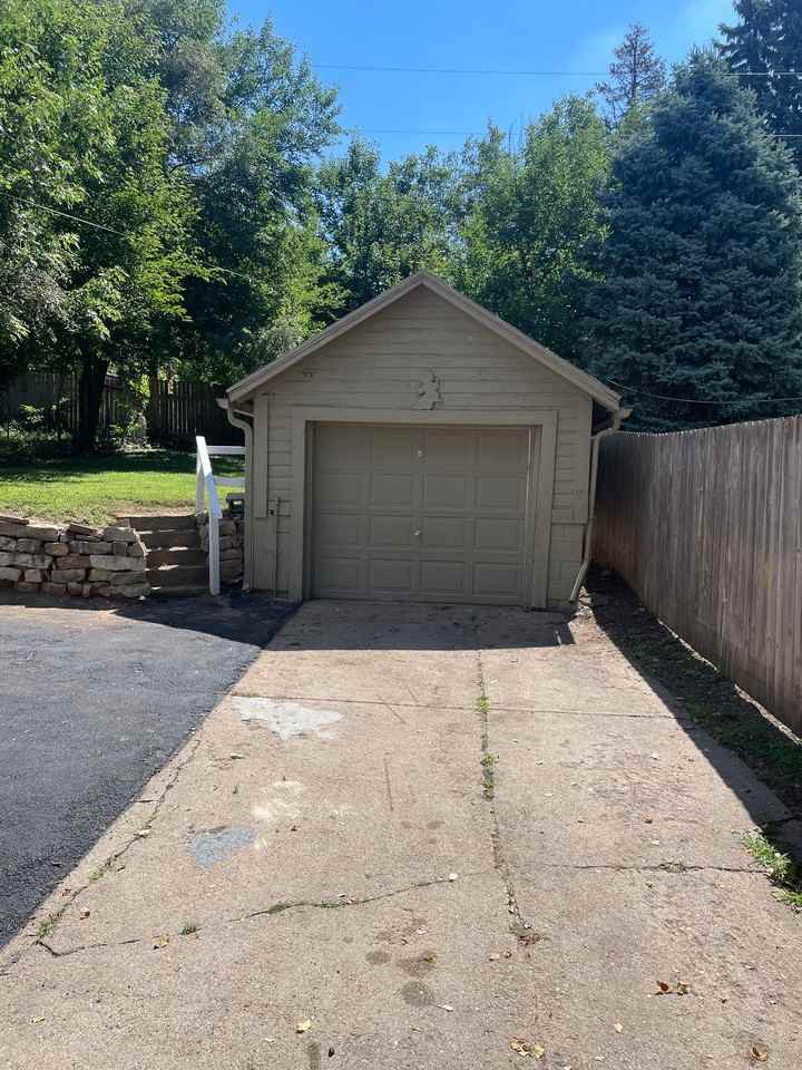 3603 Northwest Dr - Photo 3 of 18