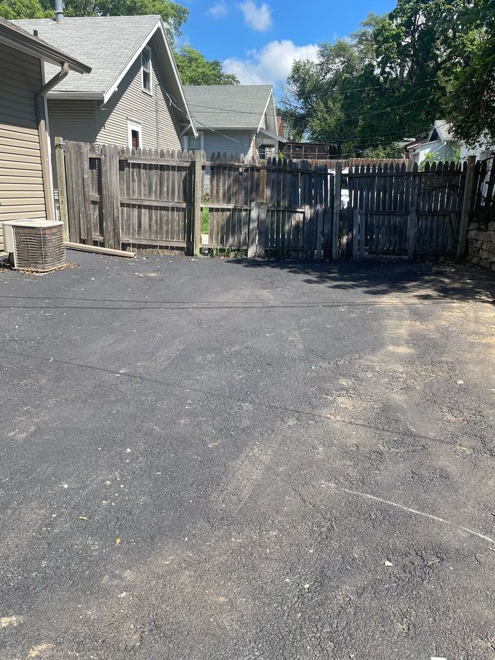 3603 Northwest Dr - Photo 4 of 18