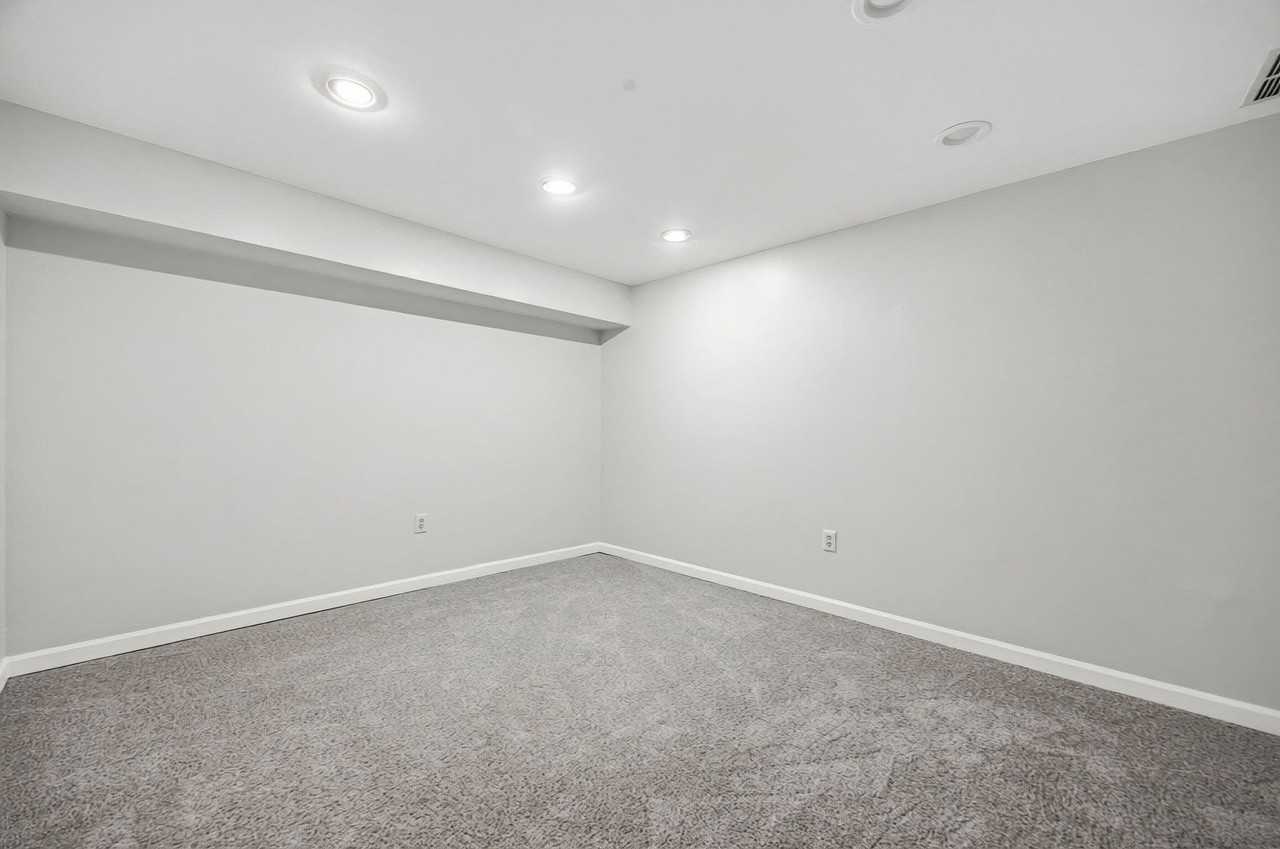 3033 Jamestown Dr - Photo 5 of 20