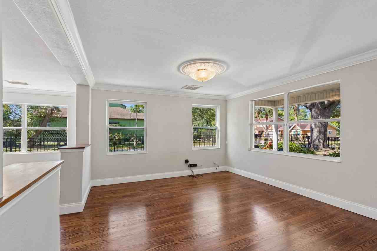 734 Elm St - Photo 3 of 20