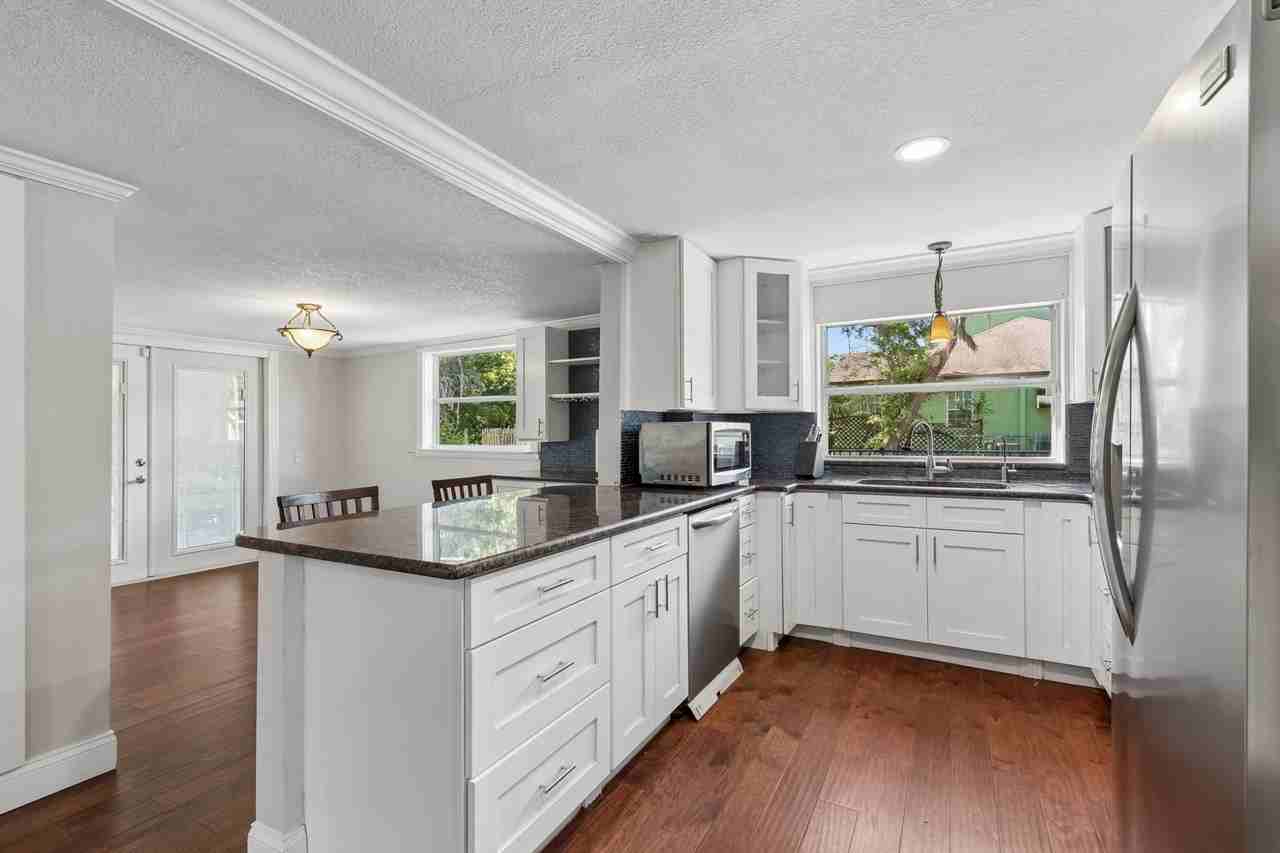 734 Elm St - Photo 7 of 20