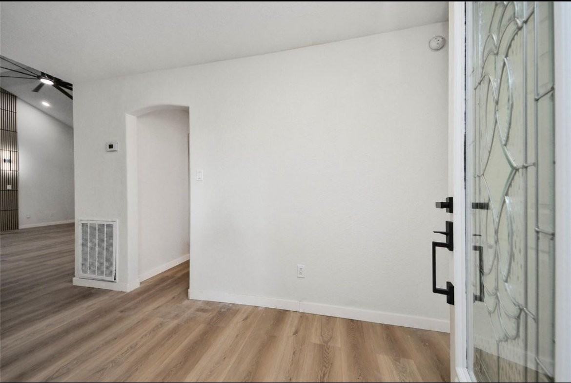 15719 Baytree Dr - Photo 2 of 20