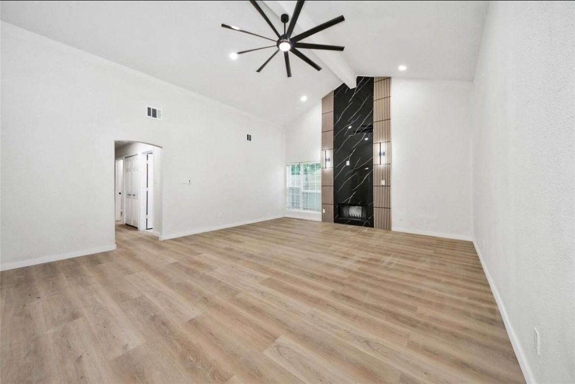 15719 Baytree Dr - Photo 3 of 20