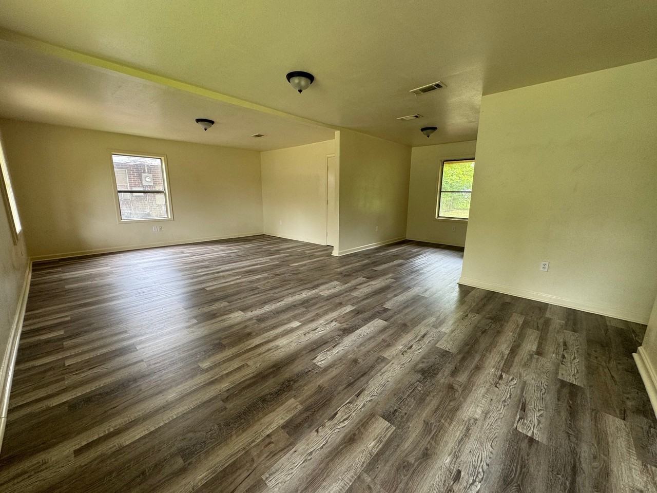 5855 Clayton Dr - Photo 3 of 10