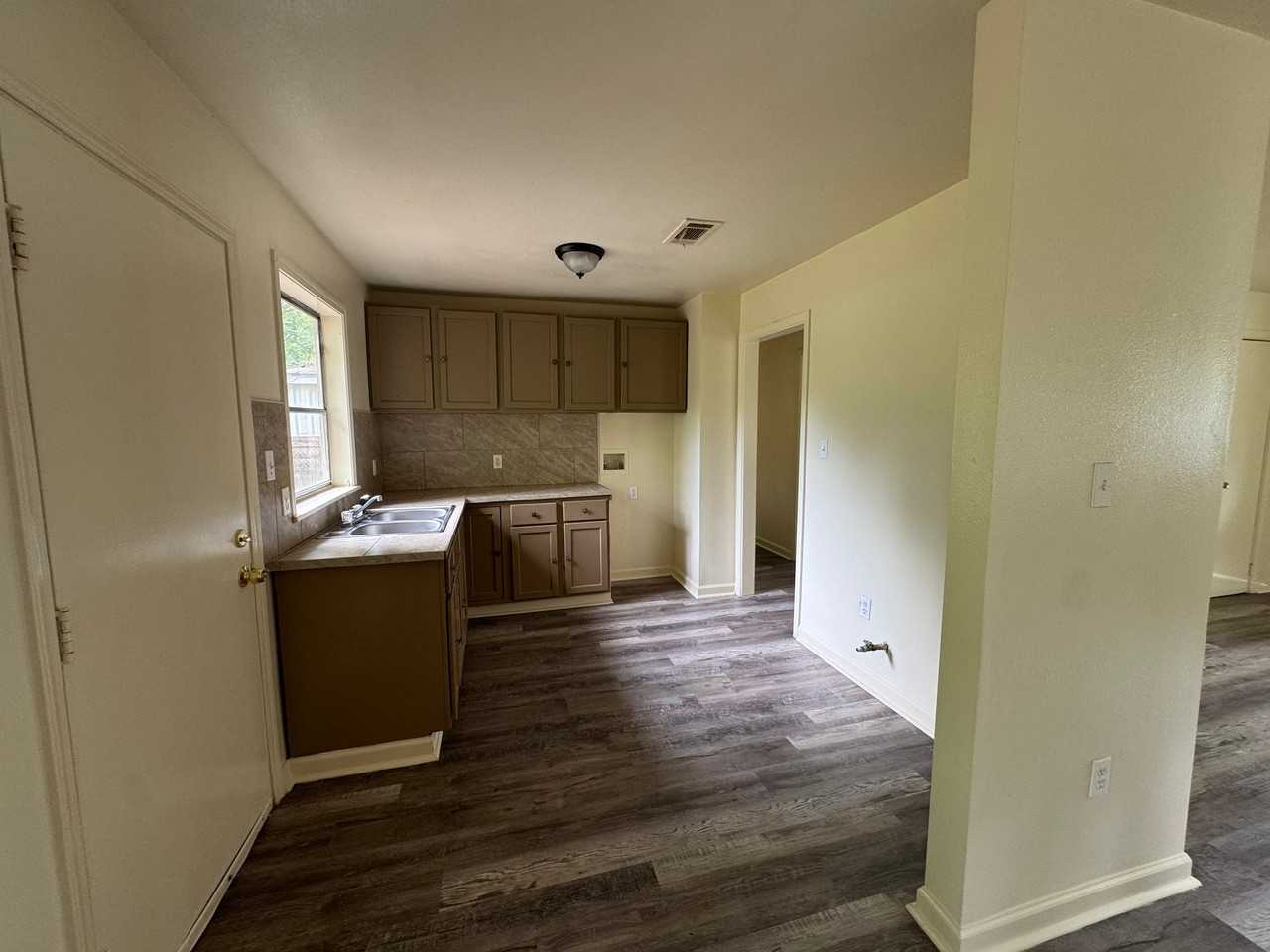 5855 Clayton Dr - Photo 4 of 10