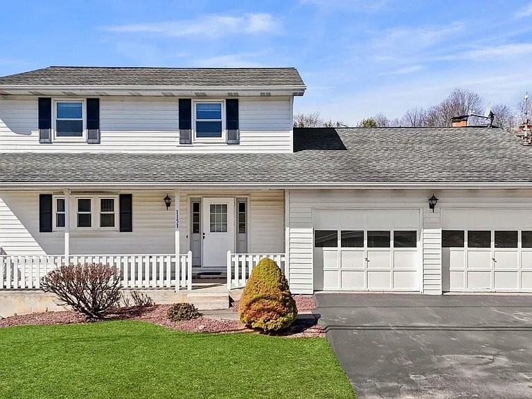 1151 Reynolds Rd - Photo 3 of 5