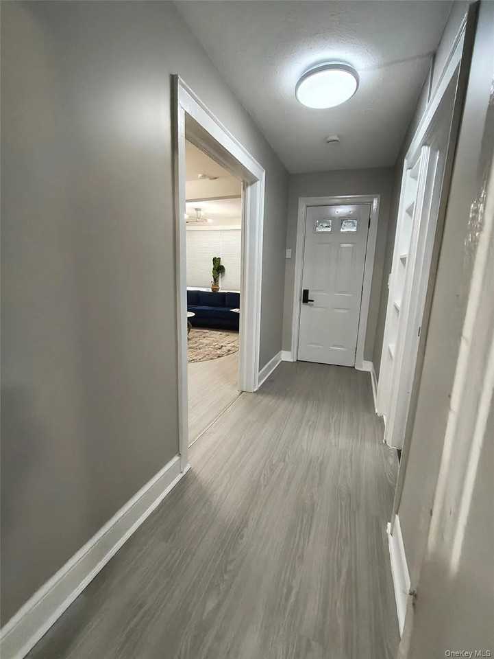133 Lincoln Ave - Photo 6 of 8