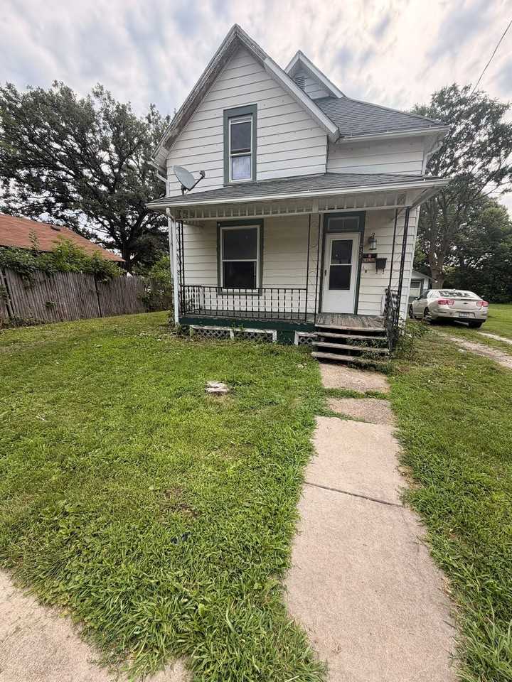 235 S Whitesboro St - Photo 2 of 20