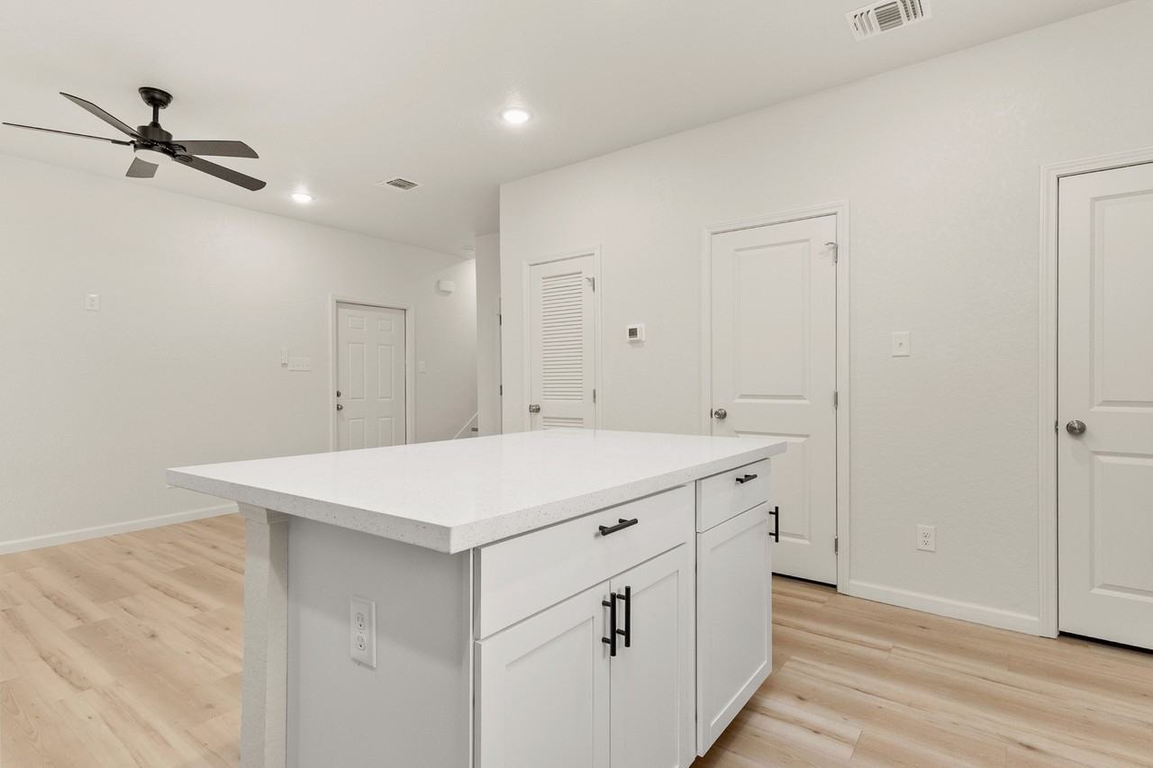 711 N Mittman #102 - Photo 7 of 19