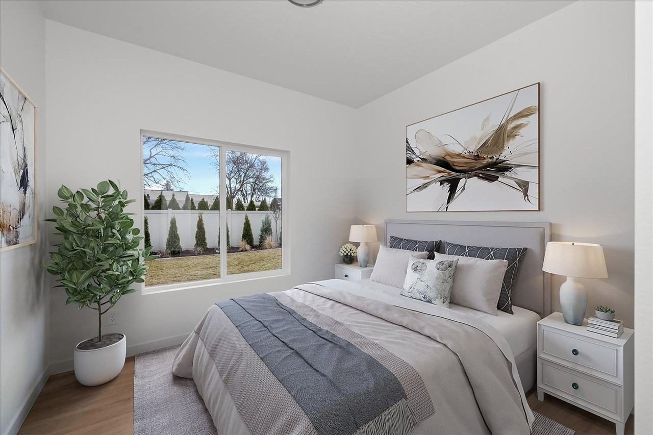 505 E Hawthorne Rd #204 - Photo 5 of 21