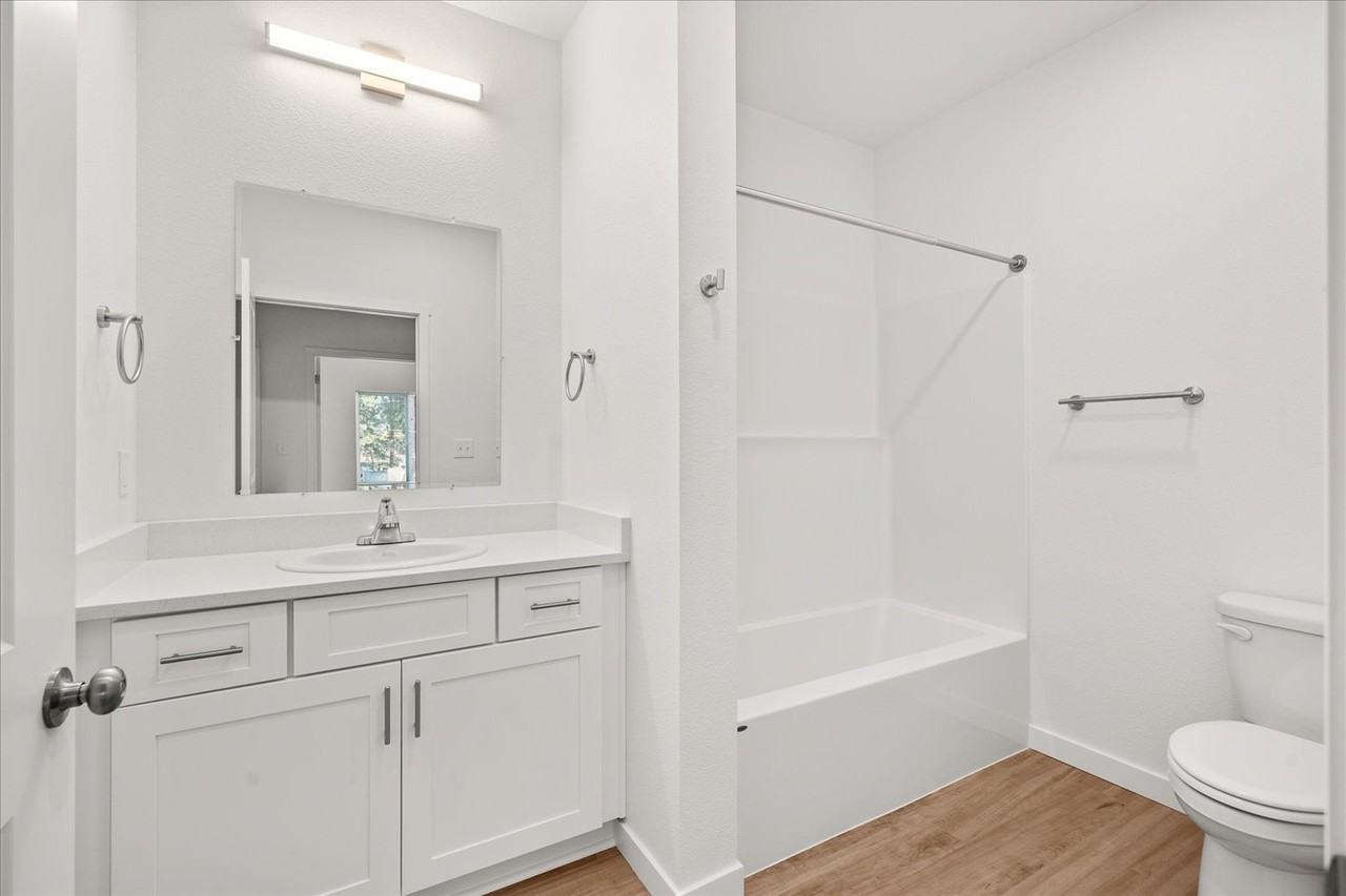 505 E Hawthorne Rd #204 - Photo 6 of 21
