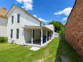 featured image of 4032 Lewis Ave #NA