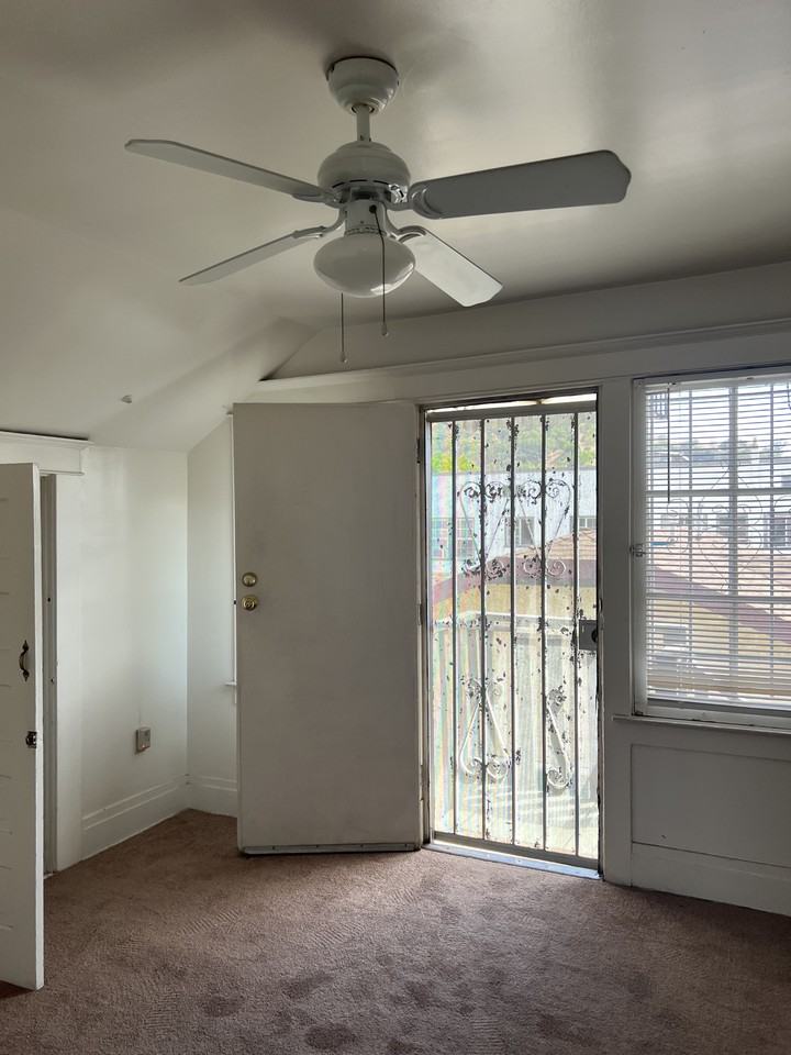 4122 1/2 Griffin Ave #4122-1-2 - Photo 2 of 13