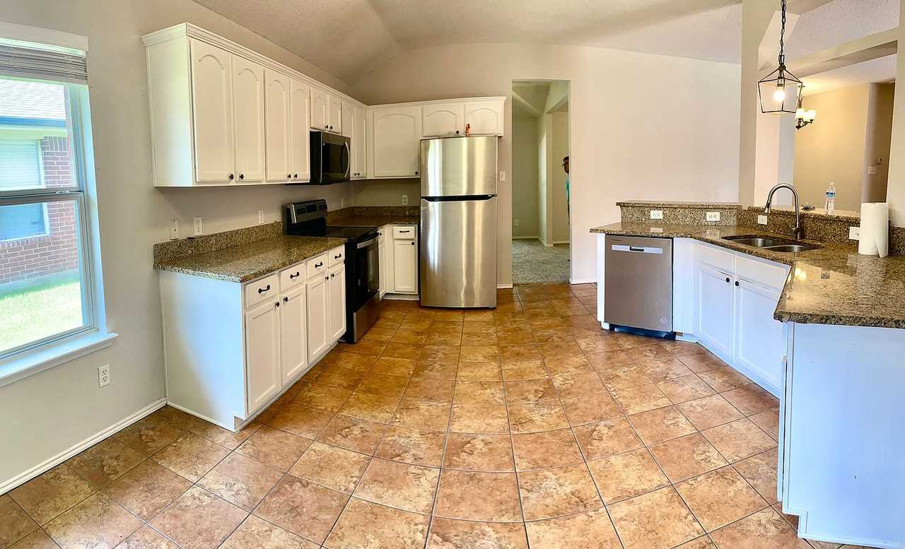 118 Arbor Ridge Dr #NA - Photo 4 of 15