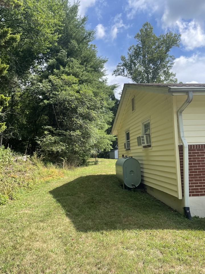 2533 Wildwood Rd #NA - Photo 4 of 16