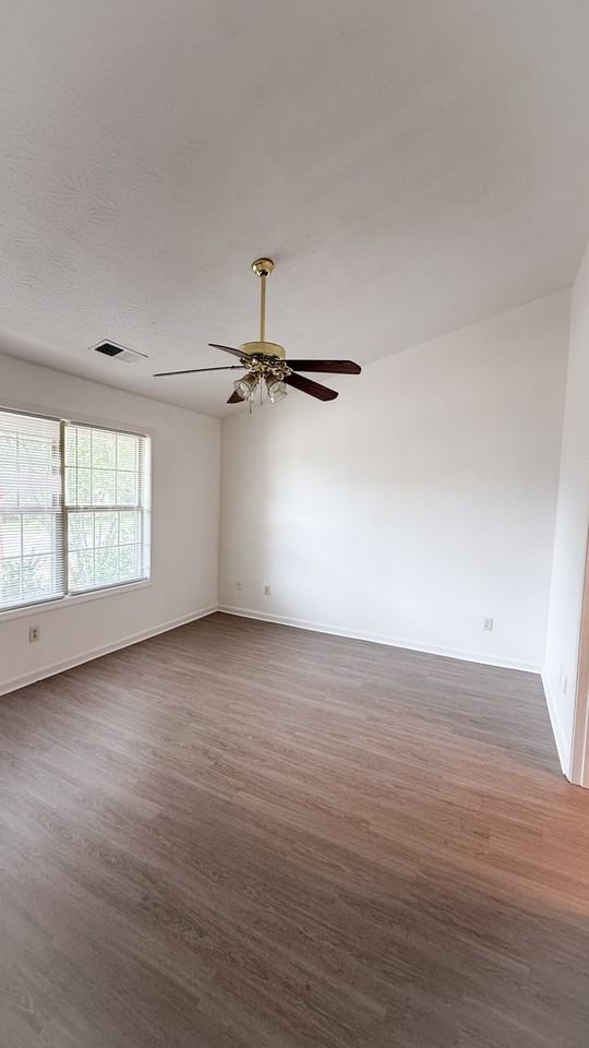 114 Irving Ln #NA - Photo 4 of 12