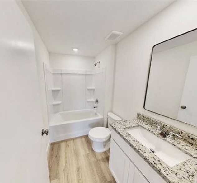 2710 Avenue E #B - Photo 3 of 4