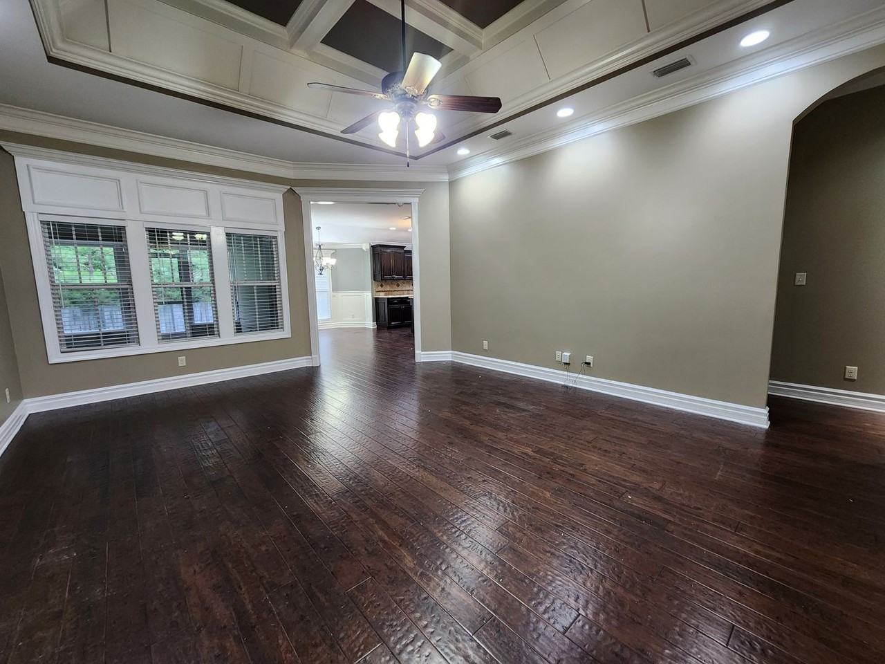 4347 Kenilworth Cir - Photo 2 of 17