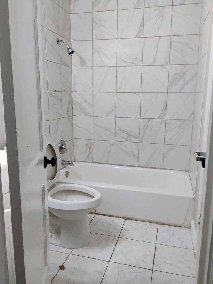 1402 Gold Ave - Photo 4 of 12
