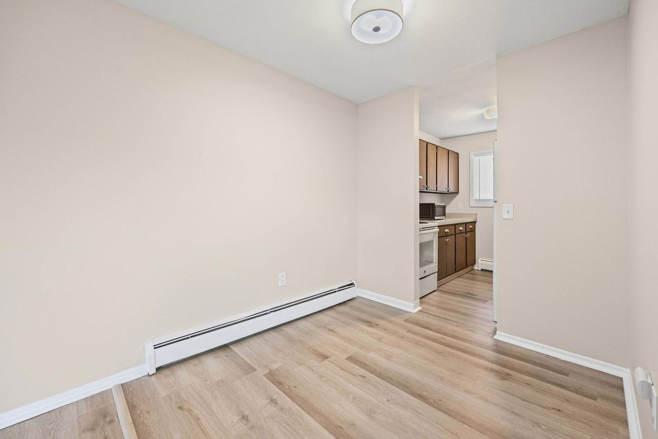 721 Cedarwood Terrace - Photo 5 of 25
