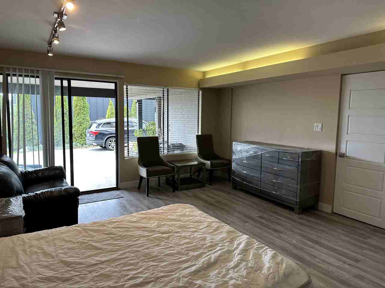 3888 Norwood Avenue - Photo 4 of 11