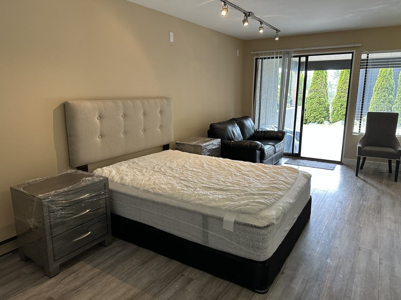 3888 Norwood Avenue - Photo 6 of 11